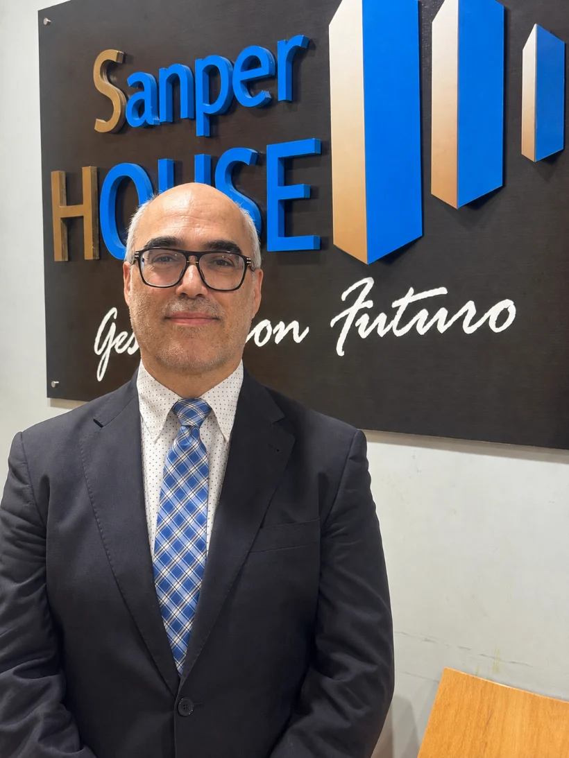 José Antonio Sánchez Pérez, abogado, administrador de fincas y fundador de Sanperhouse, en la sede del despacho